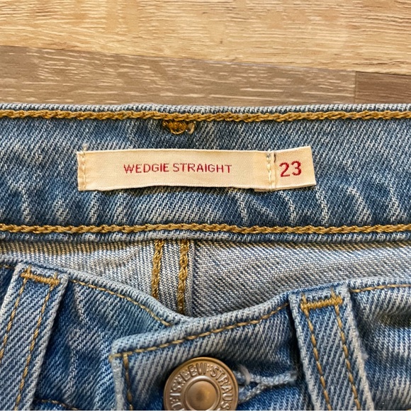 Levi’s Wedgie Straight Light Wash Denim Jeans with Raw Hem size 23 - Picture 6 of 17
